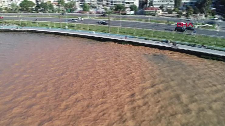 İzmirde boru patladı denizin rengi değişti