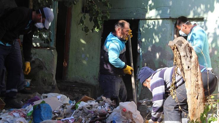 Çöp evden 8 kamyon atık çıktı