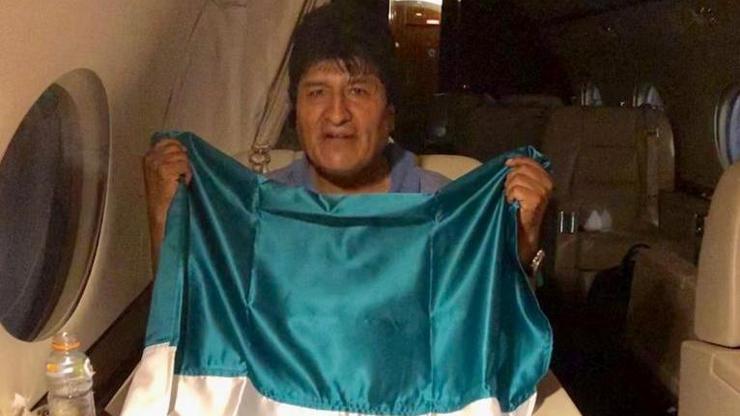 İstifa eden Devlet Başkanı Evo Morales, Bolivyadan böyle ayrıldı