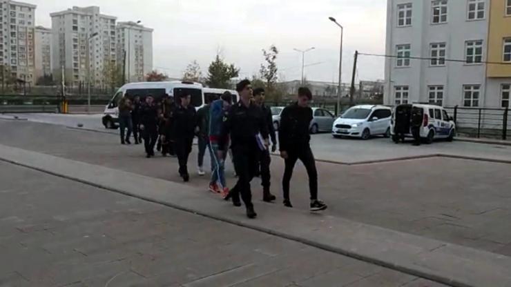 2 bin 500 paket ıslak mendil çaldılar