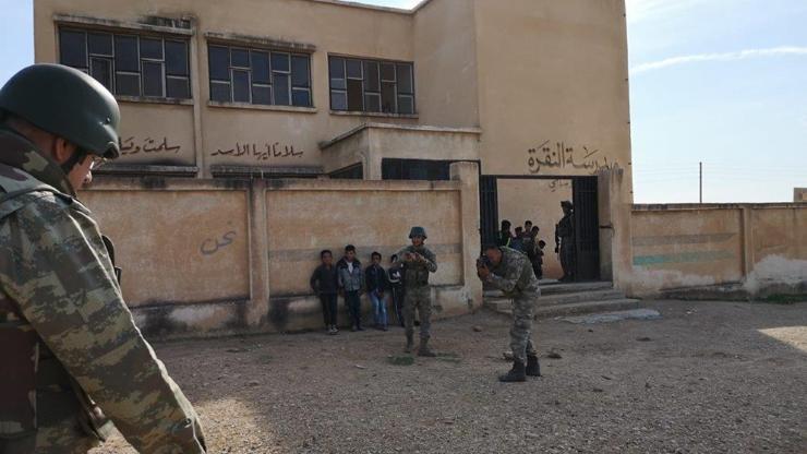 PKK/YPG Rasulaynda okulu mevzi yapmış