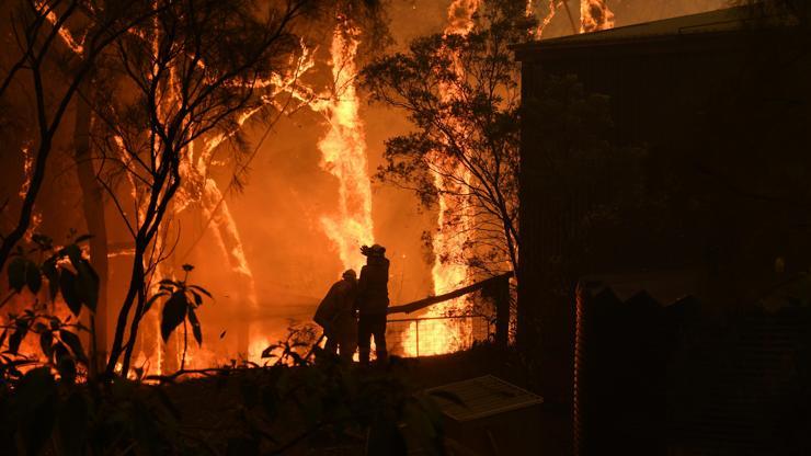 Avustralya’da yangın faciası durdurulamıyor: Yüzlerce ev kül oldu