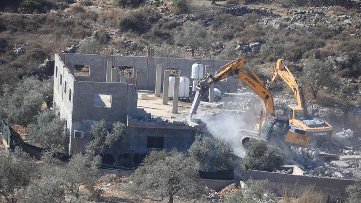 İsrail askerleri Batı Şeriada bir Filistinlinin iki evini yıktı