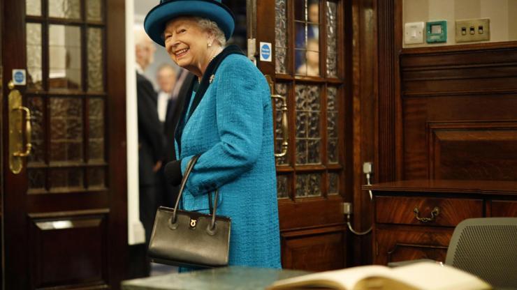 Britanyanın en uzun süreli hükümdarı Elizabeth tahtı bırakıyor