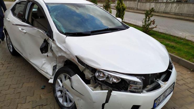 Öğrenci servisi otomobile çarptı: 8 yaralı