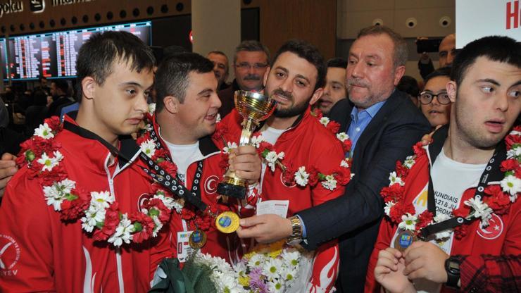 Özel sporcular Türkiyeye madalya ile döndü