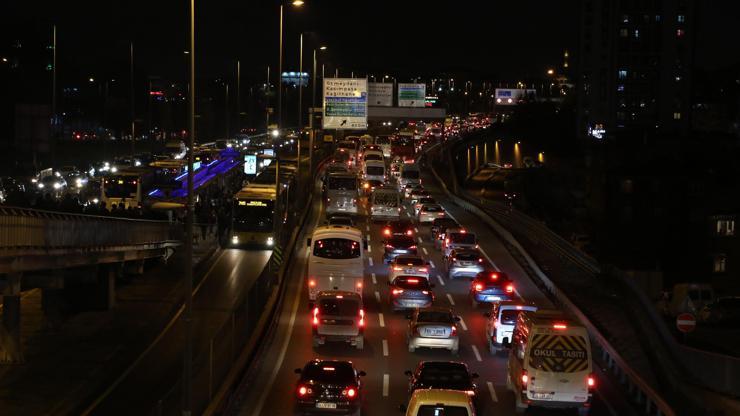 Trafikte son durum İstanbulda trafik yoğunluğu