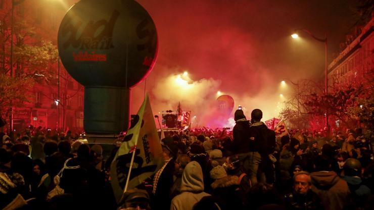 Fransada gerilim tırmanıyor: Yüz binler yine sokaklarda