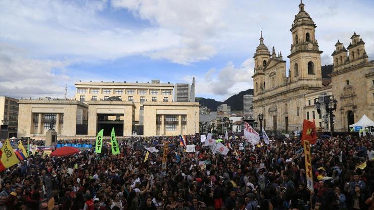 Kolombiyada gösteriler sürüyor