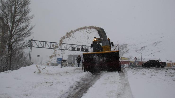 Van, Hakkari ve Bitliste yollar kardan kapandı