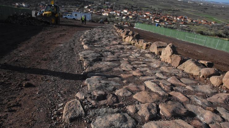 2 bin 600 yıllık antik yolun taşları puzzle gibi yeniden birleştiriliyor