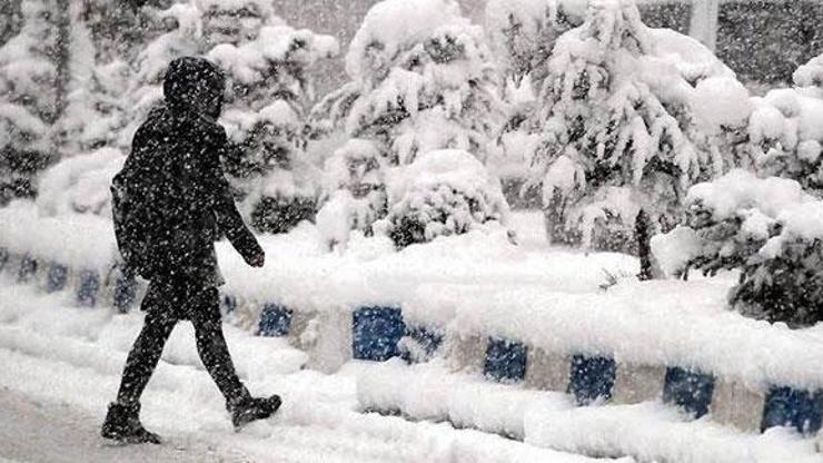 Vali sosyal medyadan duyurdu Ankarada okullar tatil mi