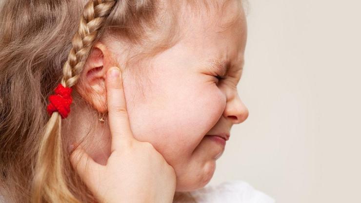 Çocuklarda orta kulak iltihabının belirtileri