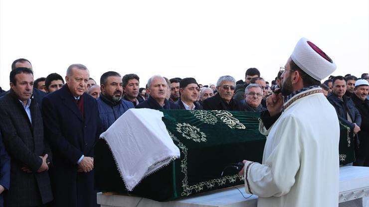 Cumhurbaşkanı Erdoğan, Azize Acarın cenazesine katıldı