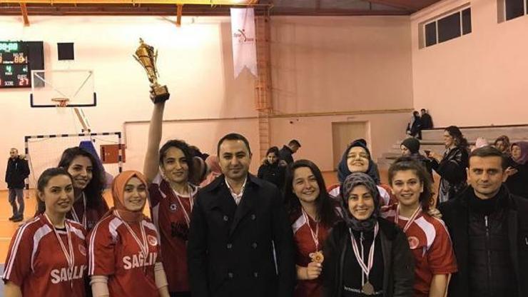 Koyulhisarda voleybol turnuvası