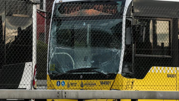 Metrobüste kaza Otobüs şoförü yaralandı...