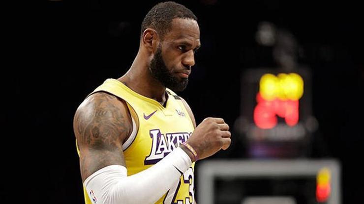 LeBron triple-double yaptı Lakers kazandı