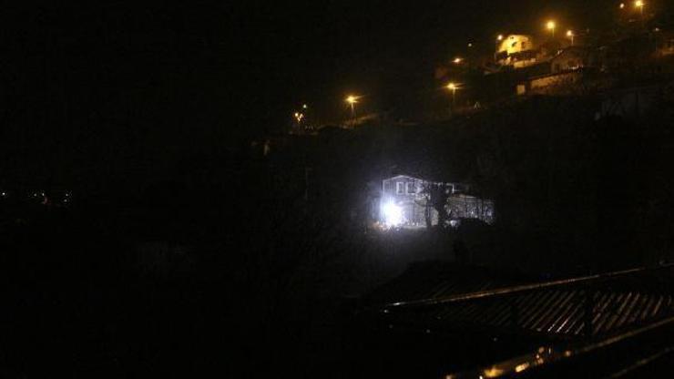 Sarıyer'de elektrik direğinde yangın Sarıyer'de elektrik direğinde yangın