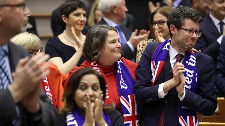 Kimileri güldü, kimileri ağladı: Avrupa Parlamentosu, Brexit Anlaşmasını onayladı