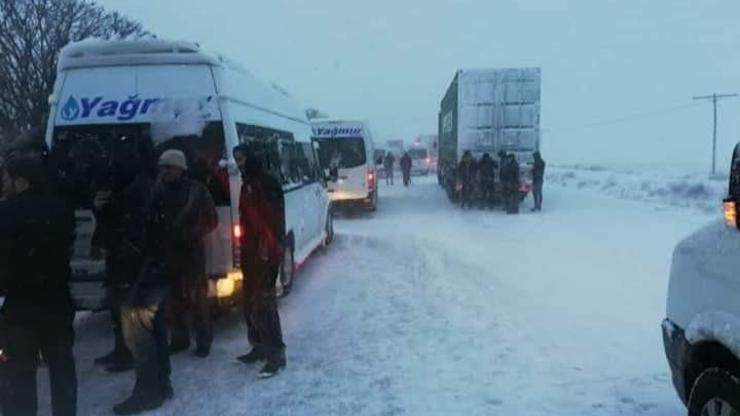 Kayseri-Ankara ve Kayseri-Niğde yolu trafiğe kapatıldı