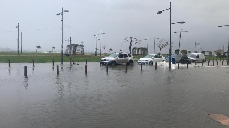 Bir kent yağışa teslim Kordon sular altında