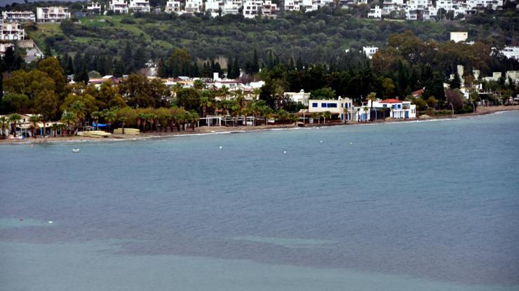 Bodrumda denizin rengi kahverengiye döndü