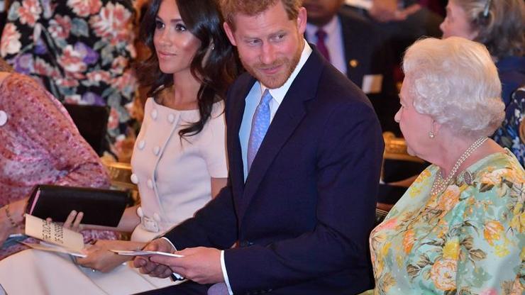 Kraliçeden Harry ve Meghana şok: Kullanamayacaklar