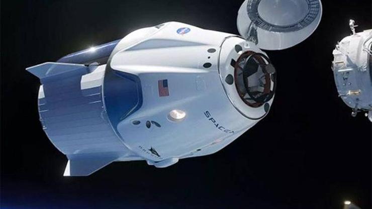 SpaceX 2021 yılında uzayda turistik gezilere başlayacak
