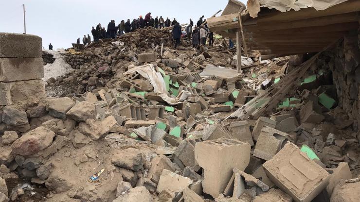 Van depremi son dakika… 37 yaralının bulunduğu Van’da ölü sayısı 9’a yükseldi