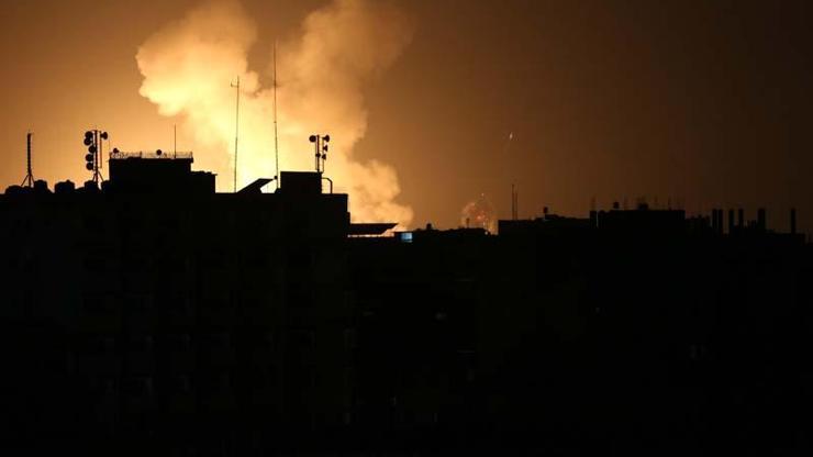 İsrailden Gazzede farklı noktalara hava saldırısı