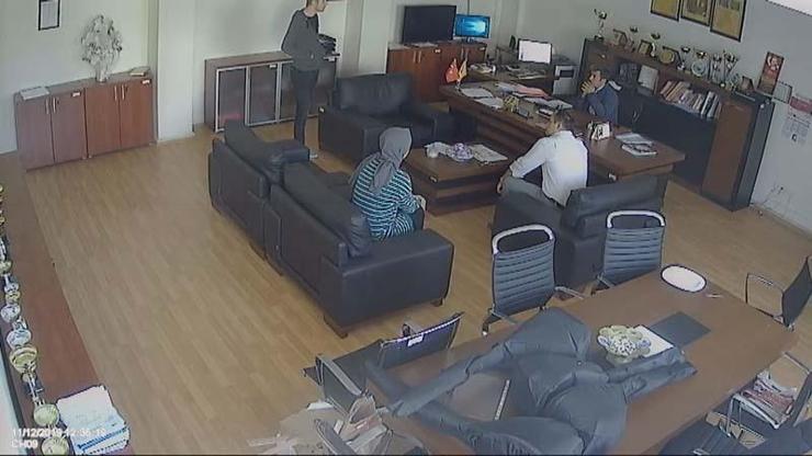 Müdür odasında öğrenciye saldırı kamerada