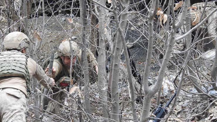 Hakkaride PKKlı teröristlere ait silah ve mühimmat ele geçirildi