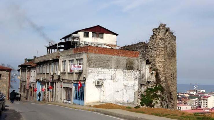 Trabzon Kalesinin surlarındaki yapılaşma engellenemiyor