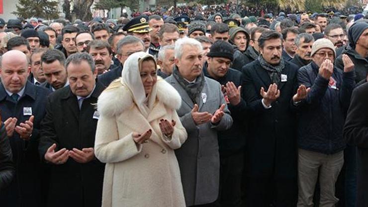 İYİ Parti Isparta Milletvekili Aylin Cesurdan şehit cenazesinde tepki çeken hareket