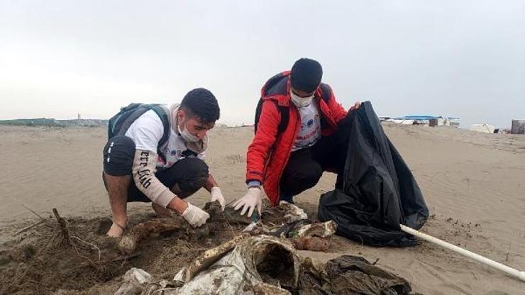 Harbiş Sahilinde 2 ton atık toplandı