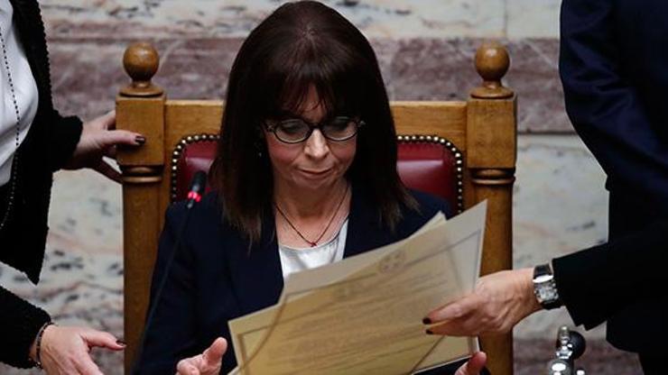 Yunanistanın ilk kadın Cumhurbaşkanı Katerina Sakelaropulu göreve başladı
