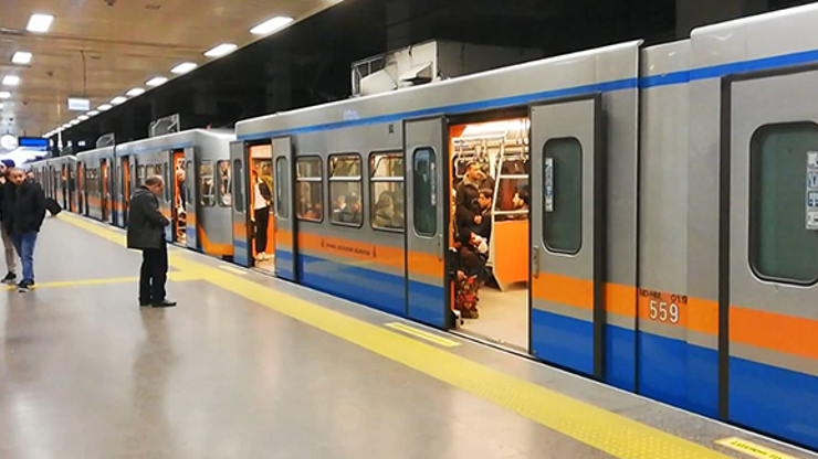 İstanbulda metro seferlerinde aksama