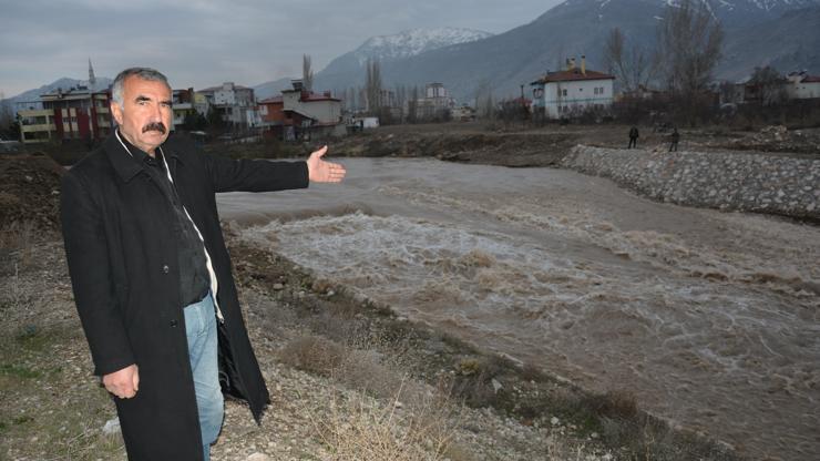 Ceyhan Nehri taştı, tarım alanları su altında kaldı