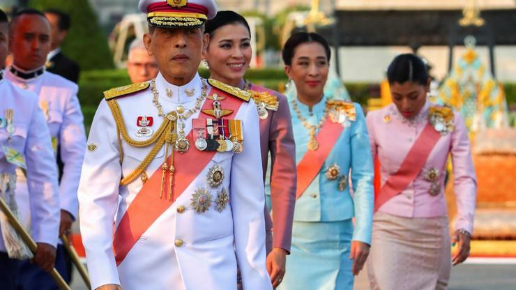 Tayland Kralından koronavirüs karantinası: 20 kadından oluşan haremiyle Alplerde otele kapandı