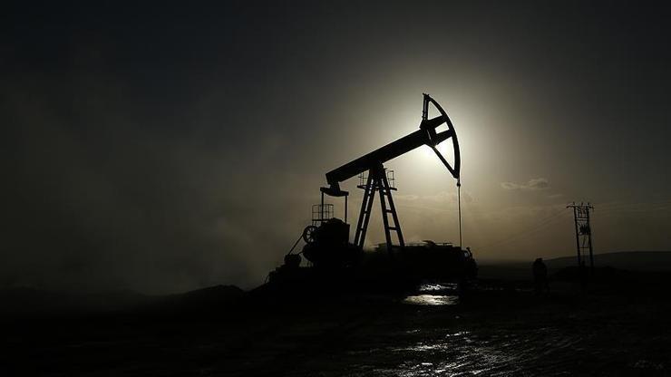 Rusya ve Suudi Arabistanın anlaşacağı beklentisiyle petrol yükseldi