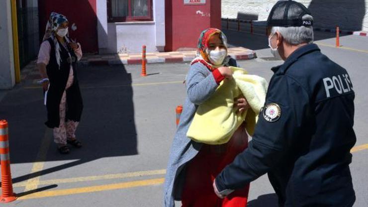 Doğum yapan kadın ile bebeğini eve polis götürdü