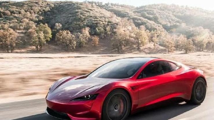 Tesla araçlara hız dopingi