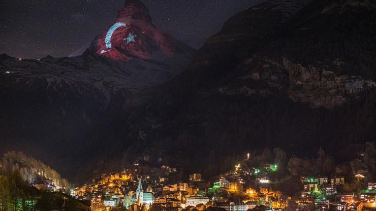 Türk bayrağı İsviçre Alplerinin zirvesinde