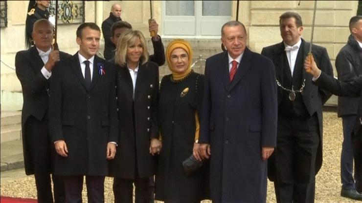 Erdoğan ve Macronun eşleri telefonda görüştü