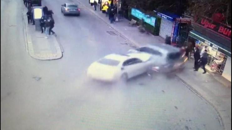 17 yaşındaki sürücü dehset saçtı: 1 ölü 3 yaralı