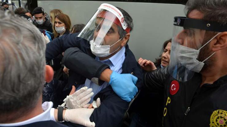 DİSK önünden Taksime yürümek isteyen gruba gözaltı
