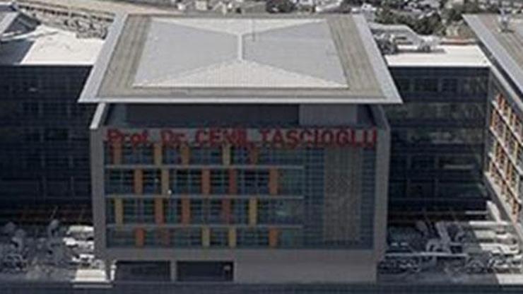 Prof. Dr. Cemil Taşcıoğlu yazılı tabela, Okmeydanındaki şehir hastanesine asıldı