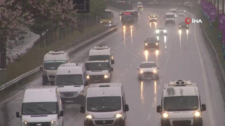 İstanbulda trafik ve yağmur