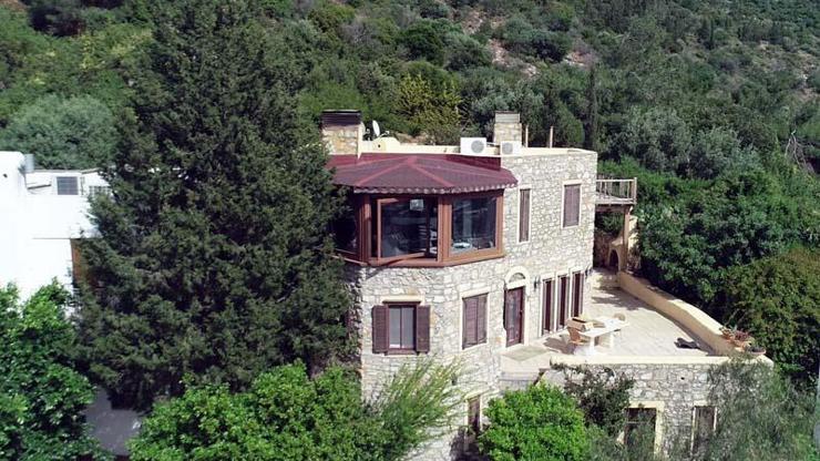 Firari Can Dündarın villasının 188 metrekarelik kısmı, hazine arazisinde çıktı
