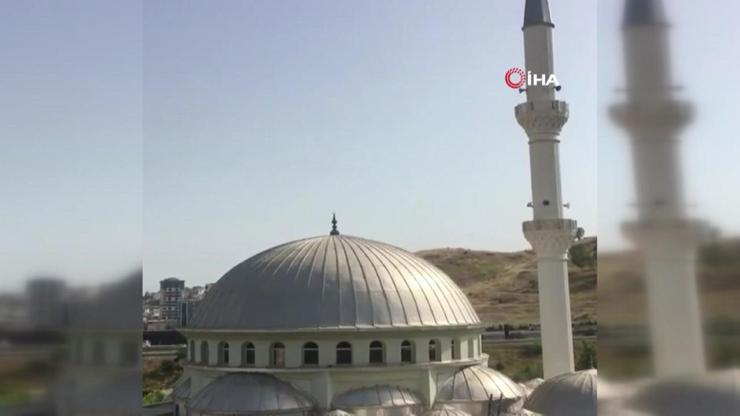 İzmirde cami minaresinden müzik yayını